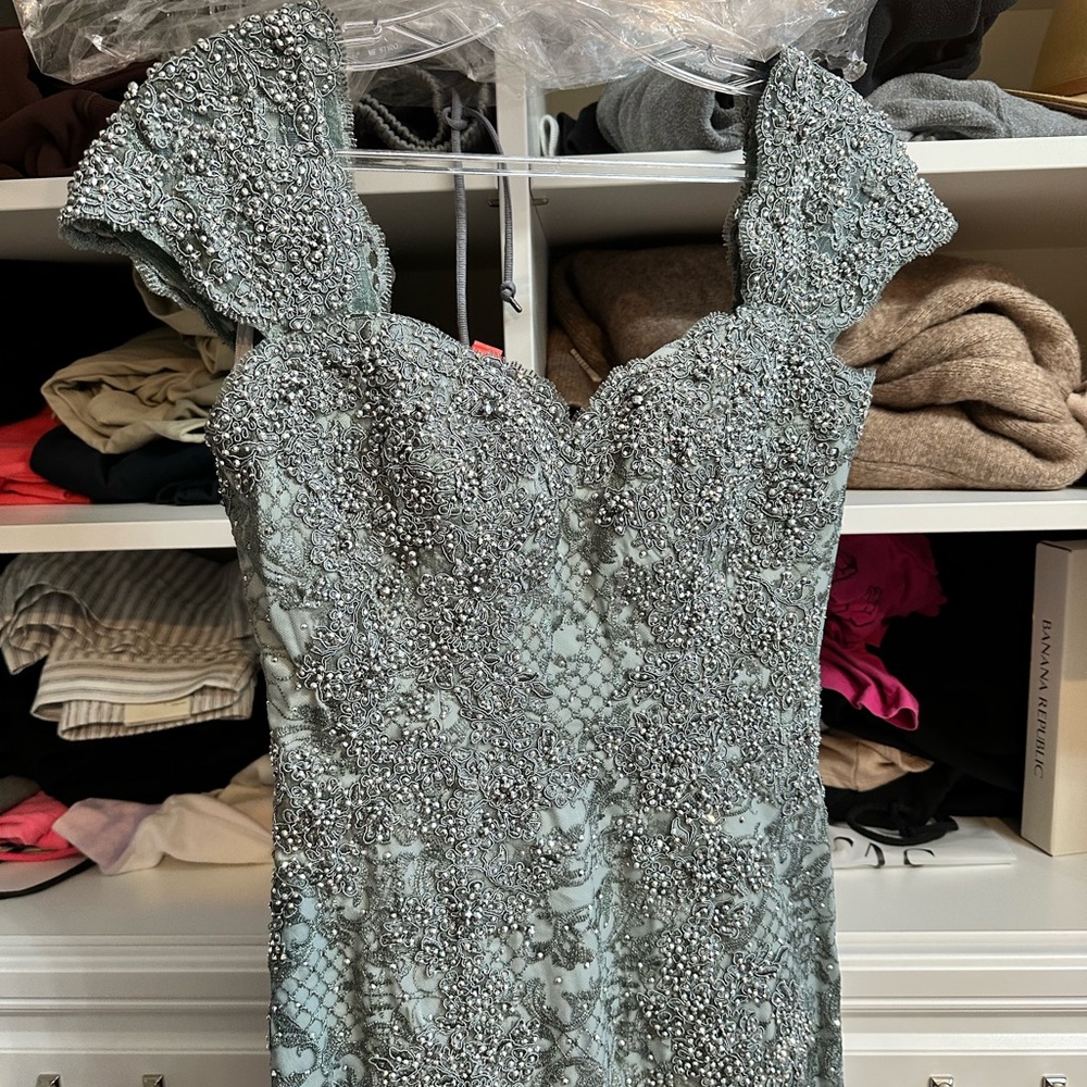 LARA 28980 Fitted Lace Mermaid Gown - NWT - Never Worn - Floor Length - Picture 12 of 12